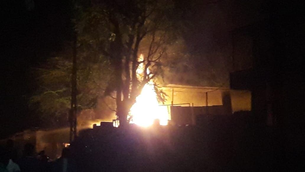 उदयपुर में ड्रम गोदाम में आग, धमाके हुए