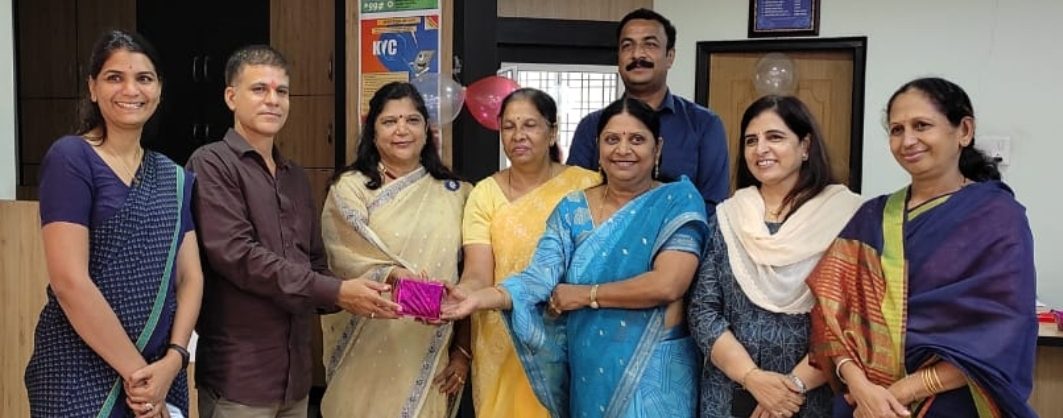 महिला समृद्धि अर्बन कोऑपरेटिव बैंक हिरणमगरी ब्रांच ने मनाया स्थापना दिवस