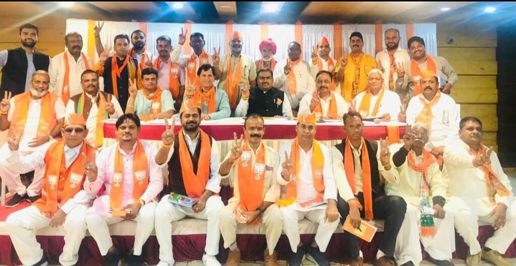 गुजरात में भाजपा की कमान संभाल रहे राजस्थानी नेताओं को संगठन महामंत्री ने दिए टिप्स