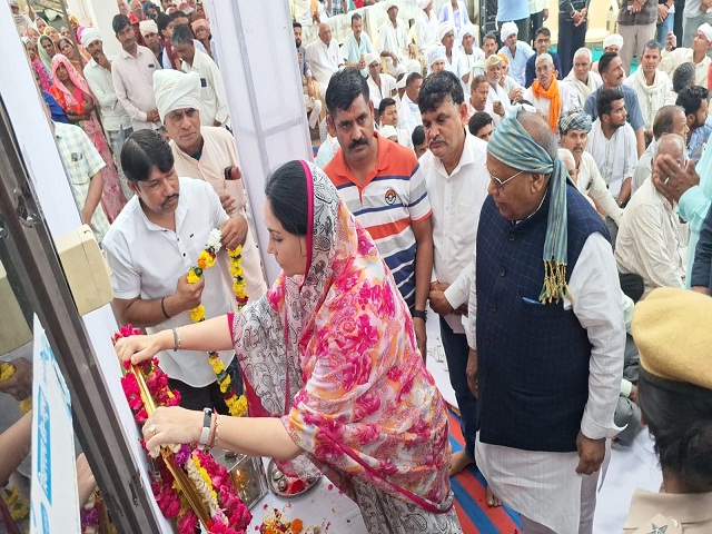 दीया कुमारी, प्रेमचंद और वासुदेव देवनानी पहुंचे दिवंगत विधायक अमृत लाल मीणा के गांव