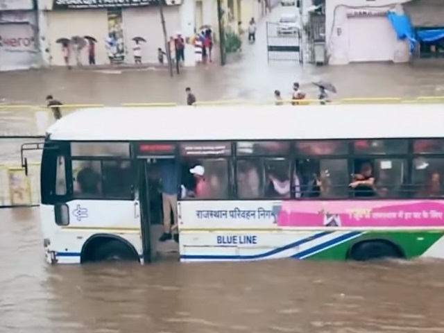 राजस्थान में अच्छी बारिश, आज इन जिलों के लिए अलर्ट, जयपुर के स्कूलों में छुट्टी